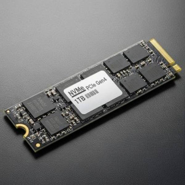 NVMe PCIe Gen4 1TB SSD（ストレージ）の基板画像
